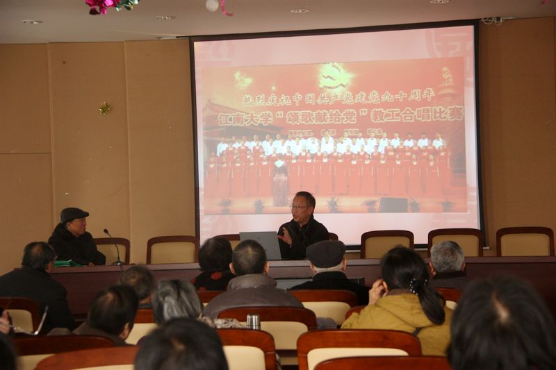 学院领导关心离退休职工工作