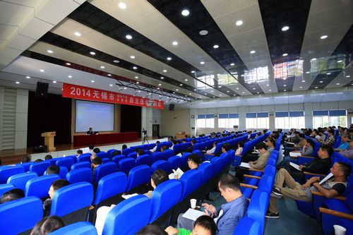 王洪新院长为“无锡市领导干部和公务员自主选学”培训授课   