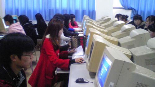 我院组织2010届新生进行心理测试工作
